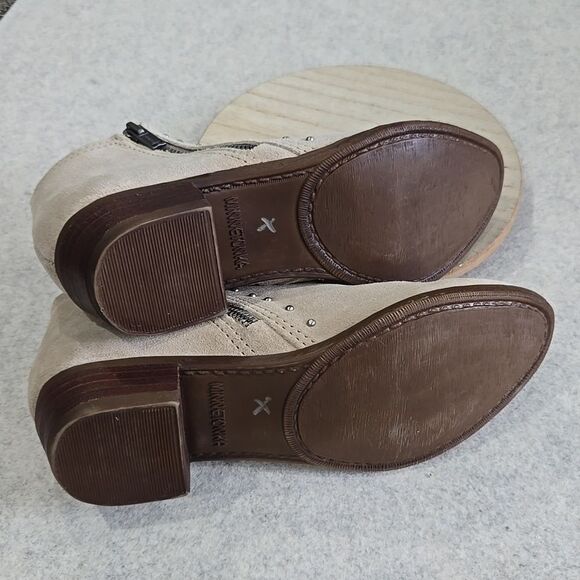 🐢 Minnetonka Suede Leather Cream Ankle Booties Riveted Size 6 - Picture 15 of 15